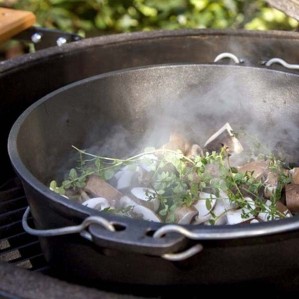 Духовка голландская Big Green Egg DO, чугунная